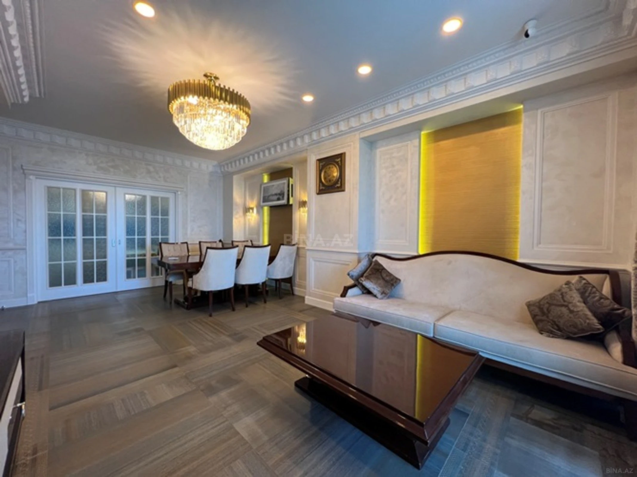 Satılır 4 otaqlı mənzil 209 m²