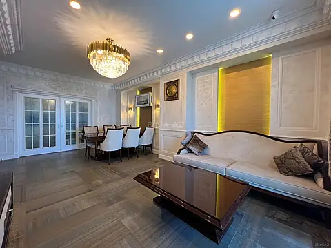 Satılır 4 otaqlı mənzil 209 m²