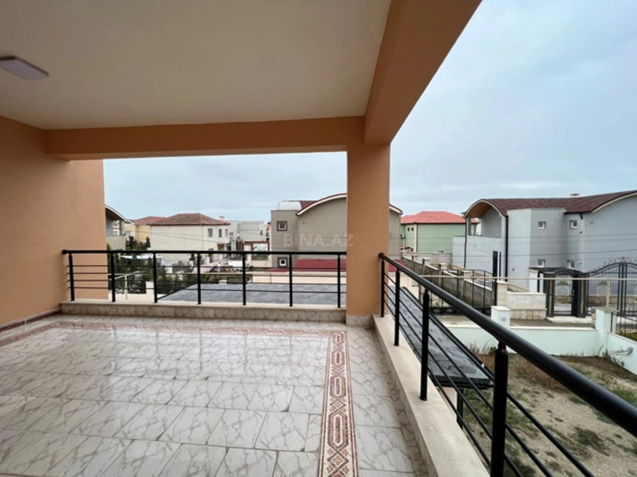 Satılır 5 otaqlı həyət evi 260 m²