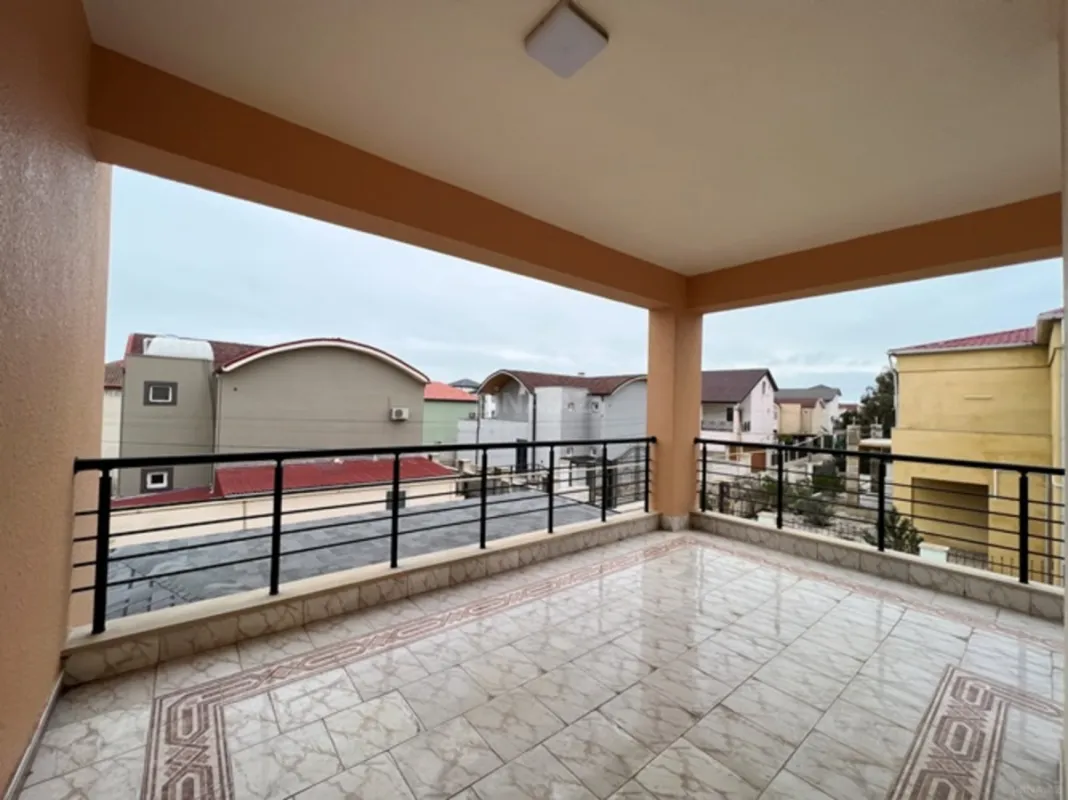 Satılır 5 otaqlı həyət evi 260 m²