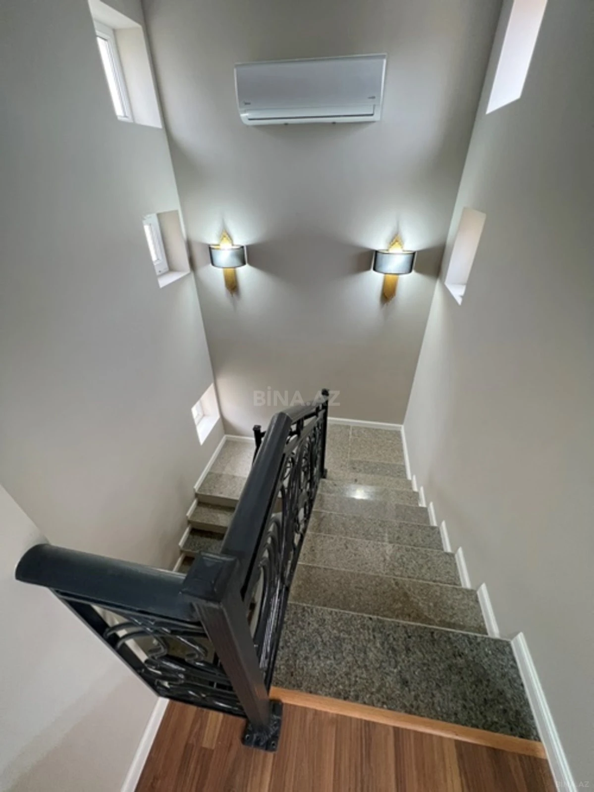 Satılır 5 otaqlı həyət evi 260 m²