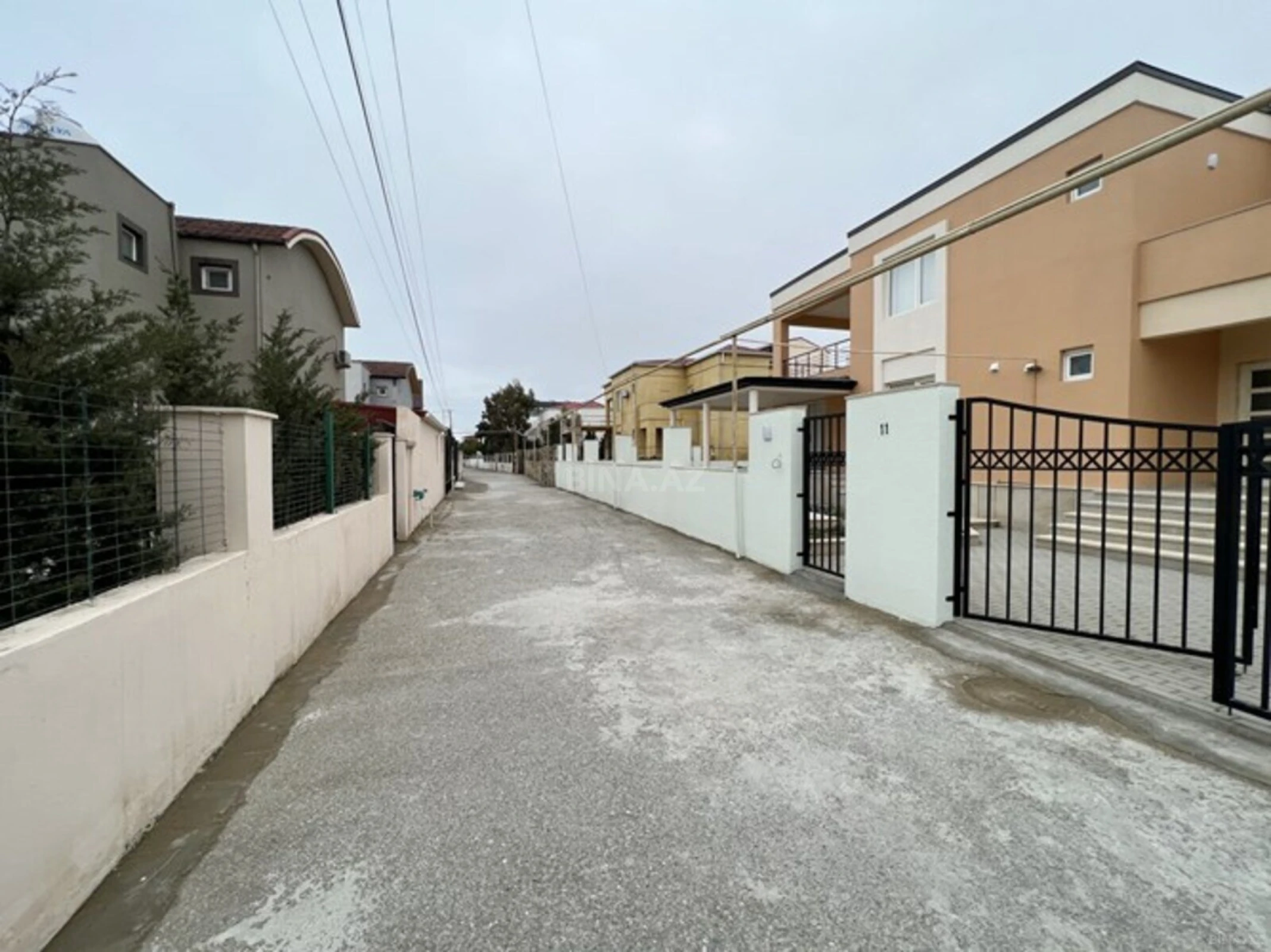 Satılır 5 otaqlı həyət evi 260 m²