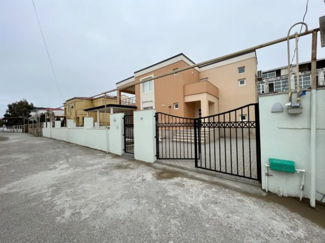 Satılır 5 otaqlı həyət evi 260 m²