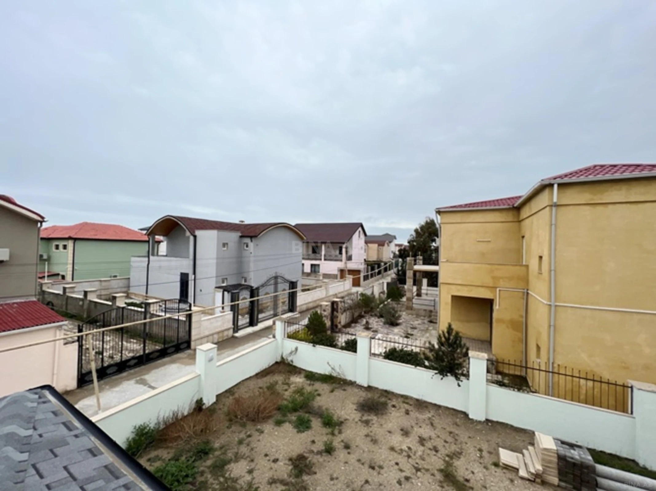 Satılır 5 otaqlı həyət evi 260 m²