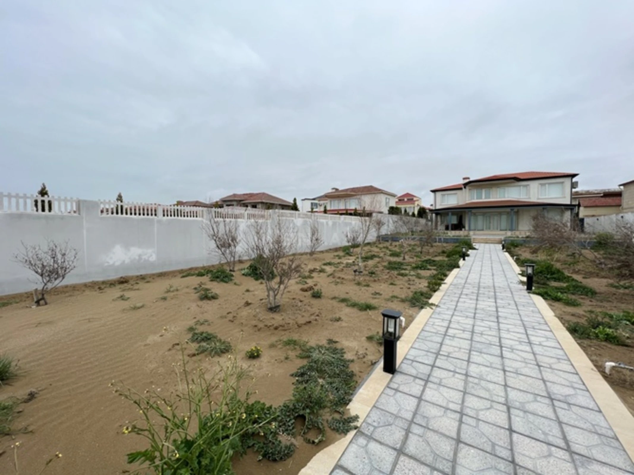 Satılır 5 otaqlı həyət evi 320 m²