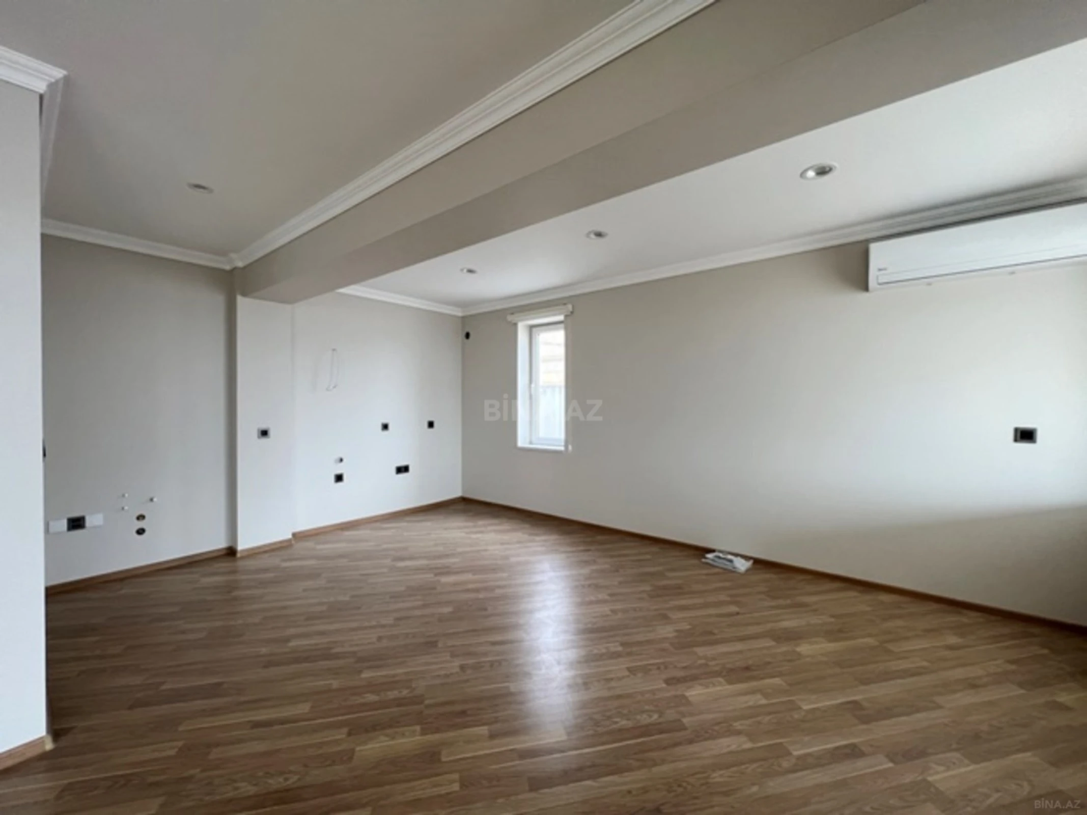 Satılır 5 otaqlı həyət evi 320 m²