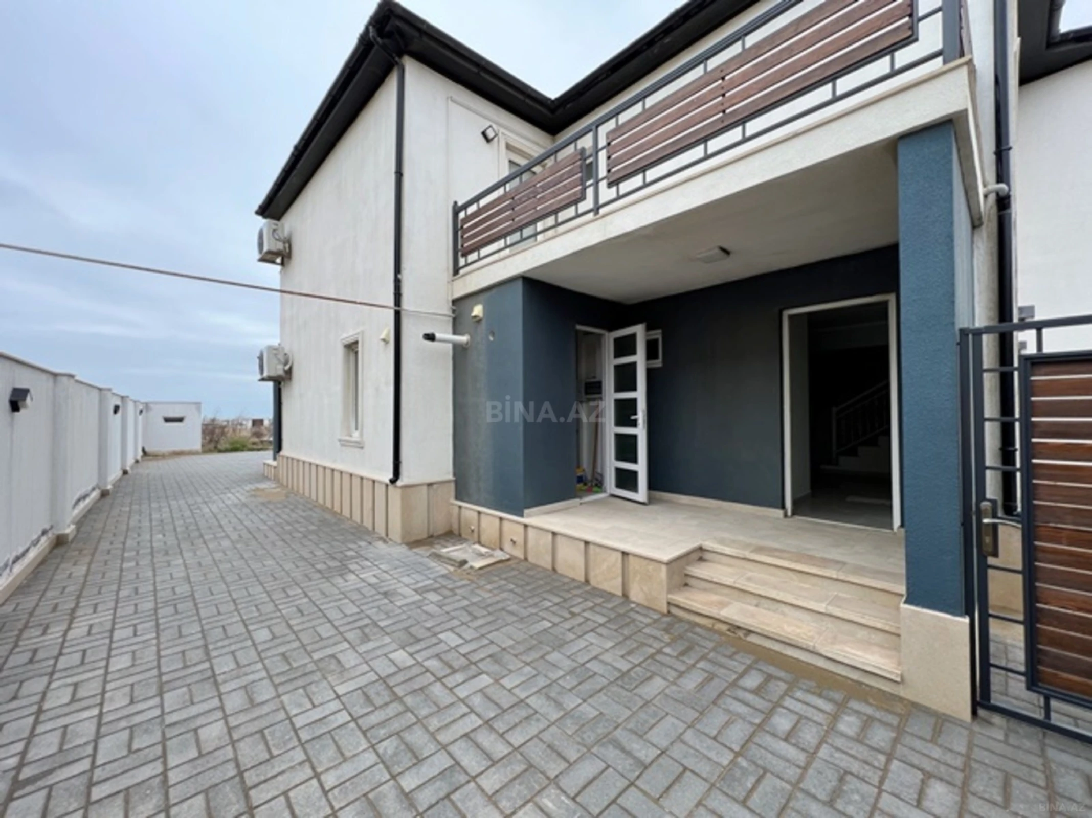 Satılır 5 otaqlı həyət evi 320 m²