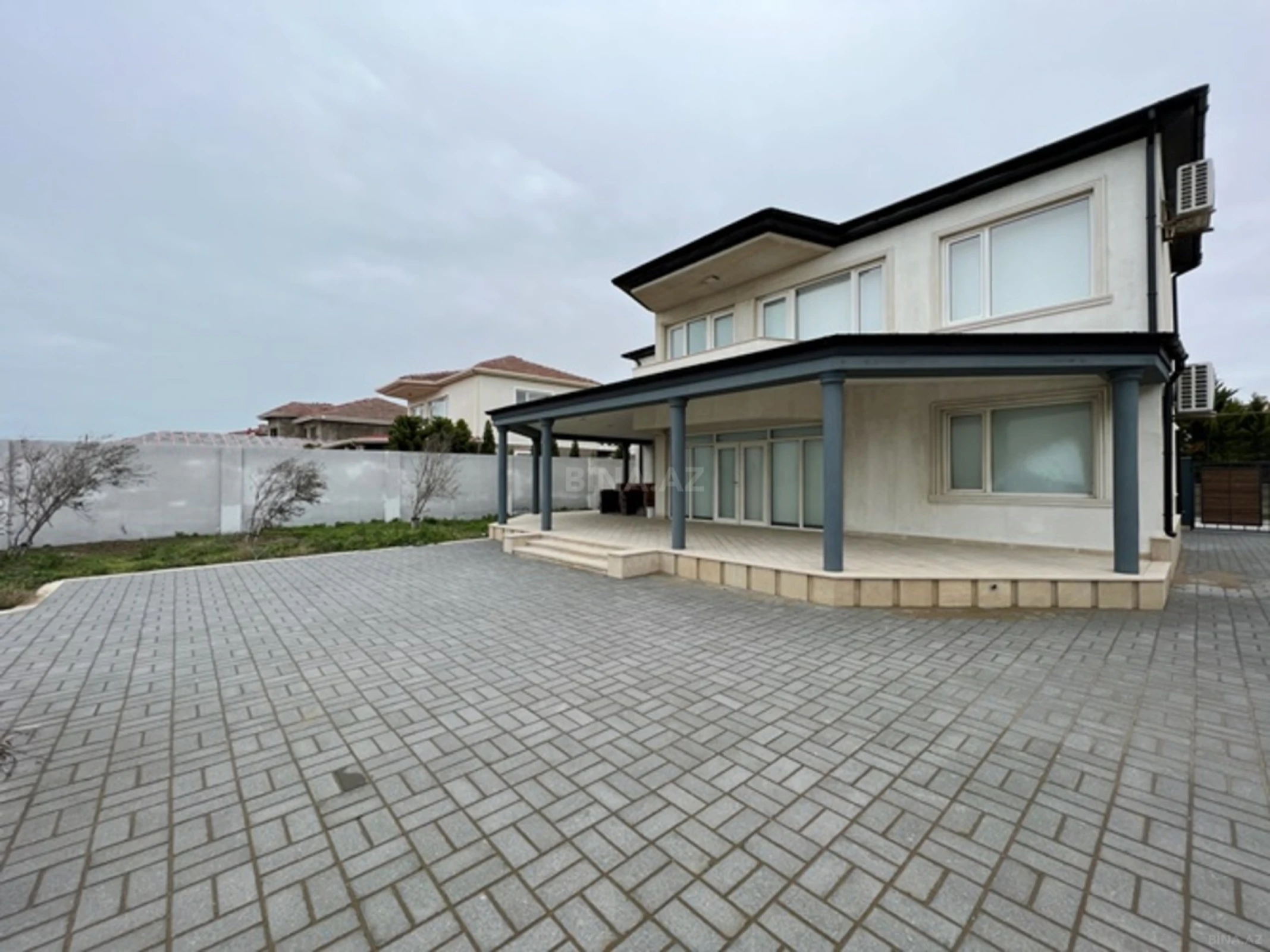 Satılır 5 otaqlı həyət evi 320 m²