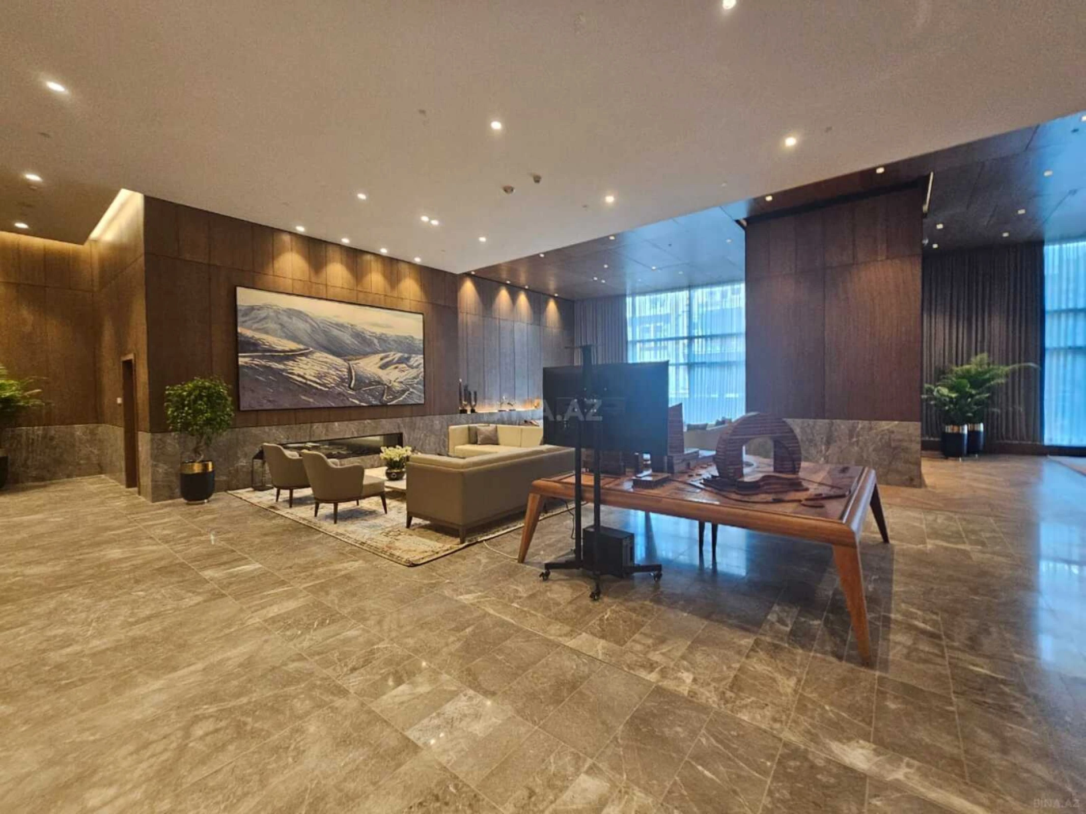 Satılır 3 otaqlı mənzil 173 m²