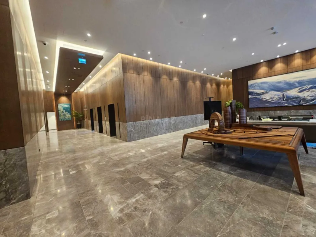 Satılır 3 otaqlı mənzil 173 m²