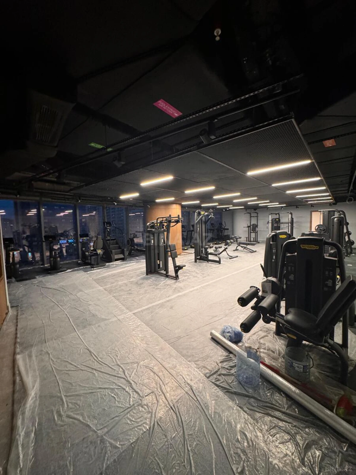 Satılır 3 otaqlı mənzil 173 m²