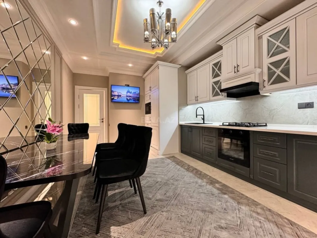 Kirayə verilir 3 otaqlı mənzil 140 m²