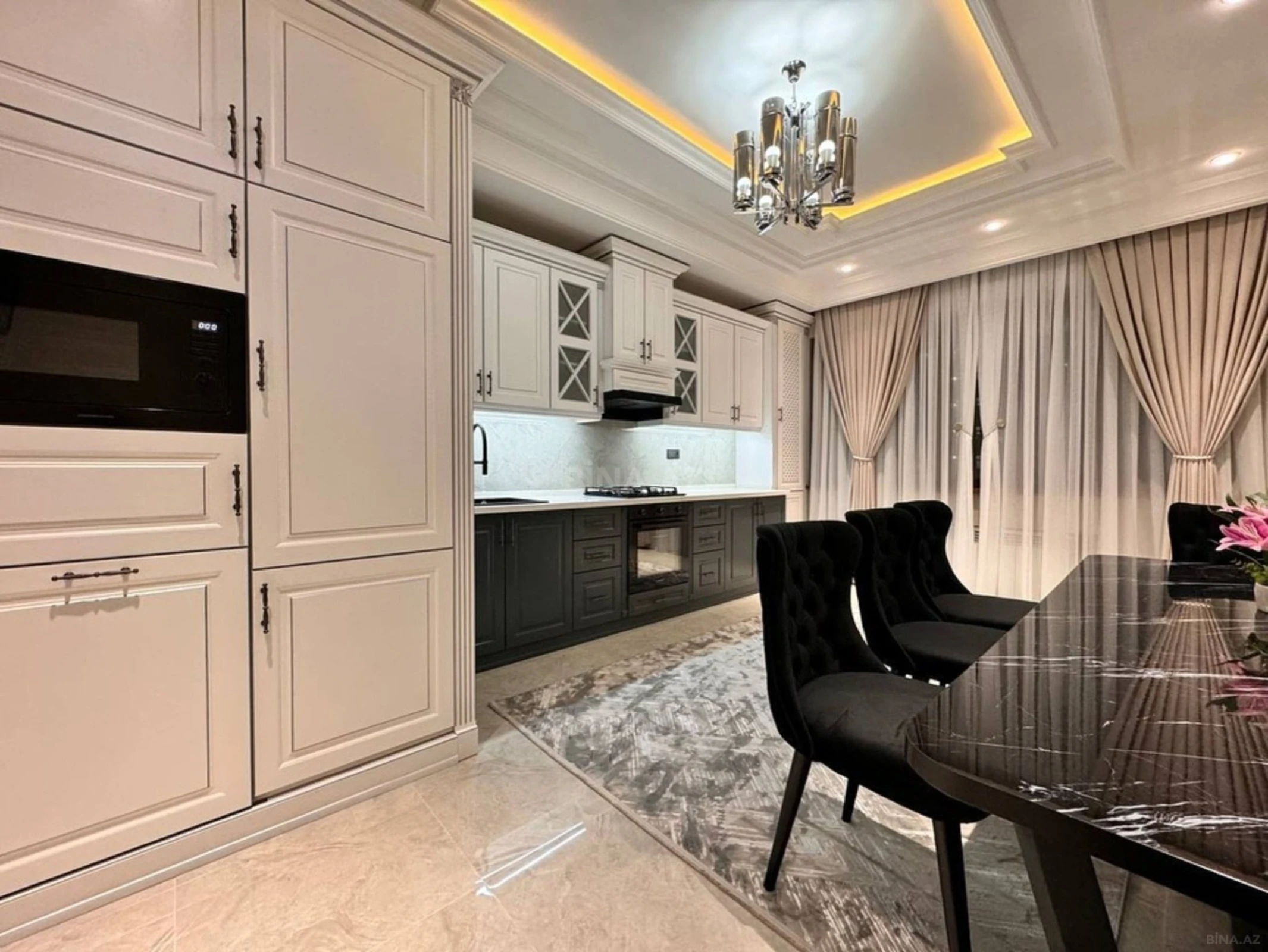 Kirayə verilir 3 otaqlı mənzil 140 m²