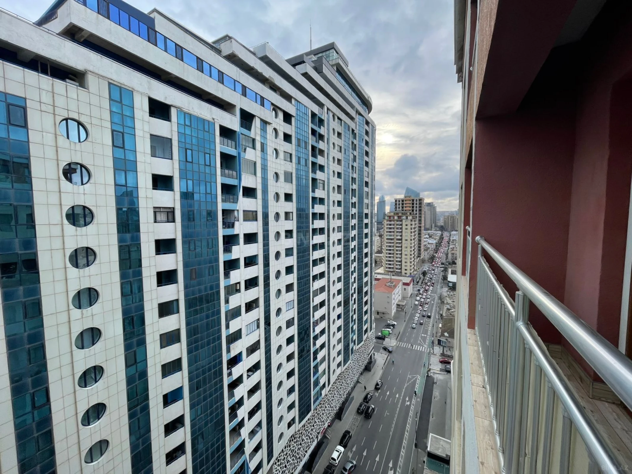 Kirayə verilir 3 otaqlı mənzil 194 m²