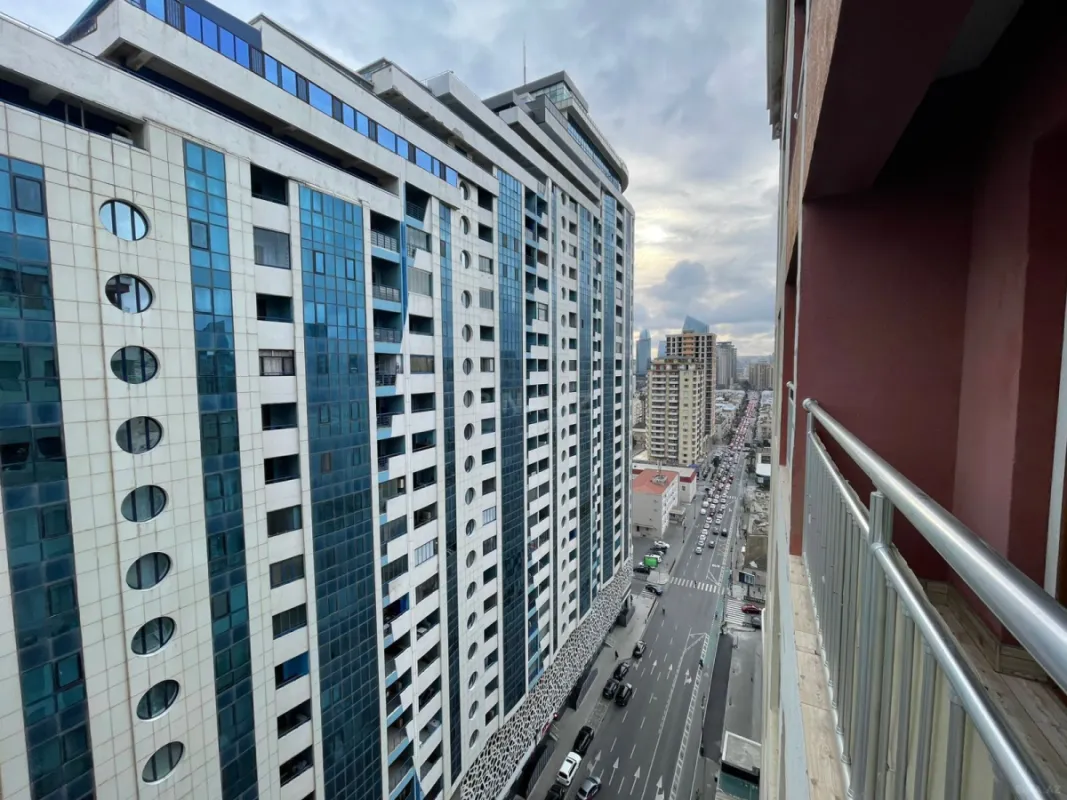 Kirayə verilir 3 otaqlı mənzil 194 m²