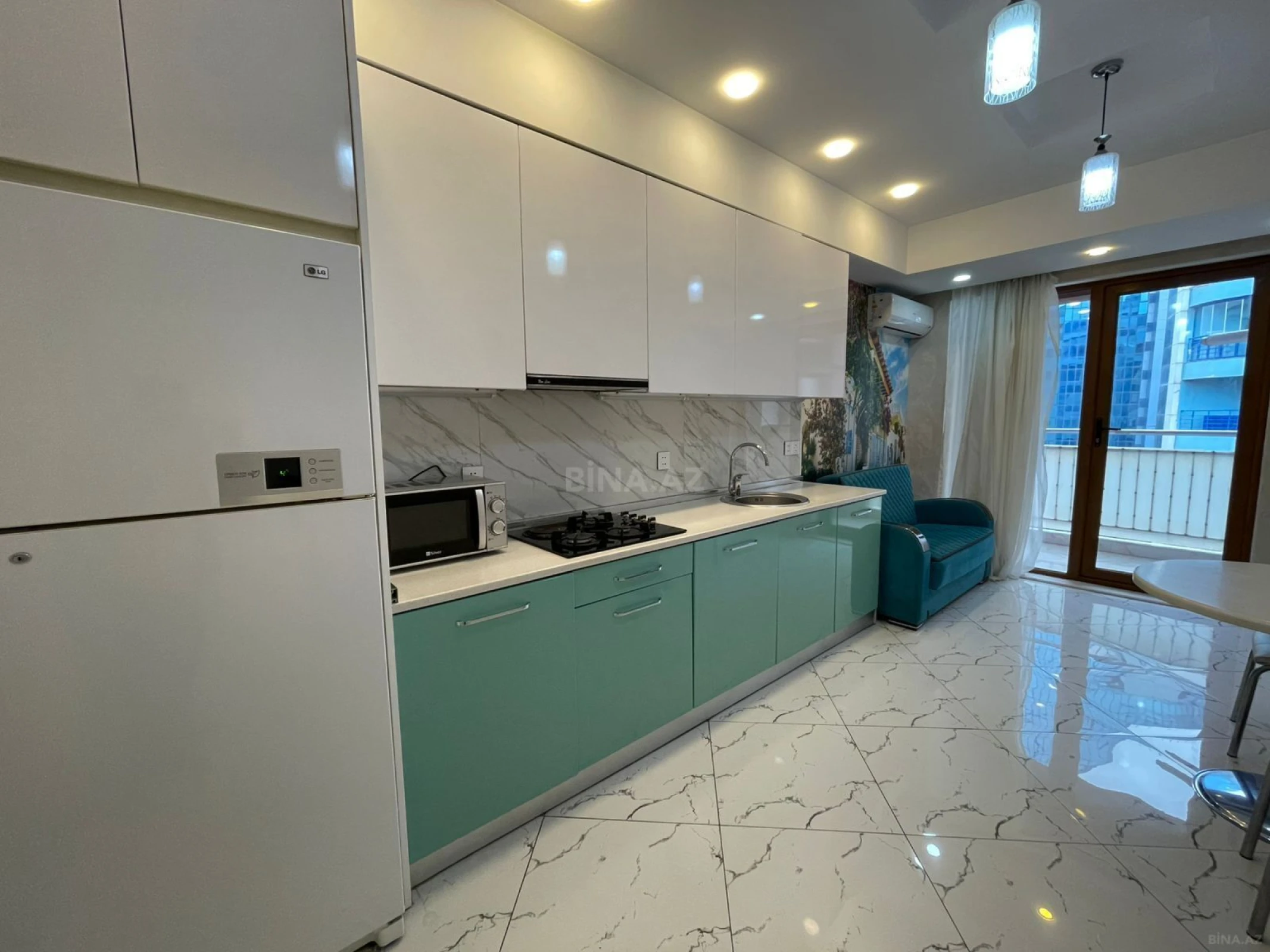Kirayə verilir 3 otaqlı mənzil 194 m²