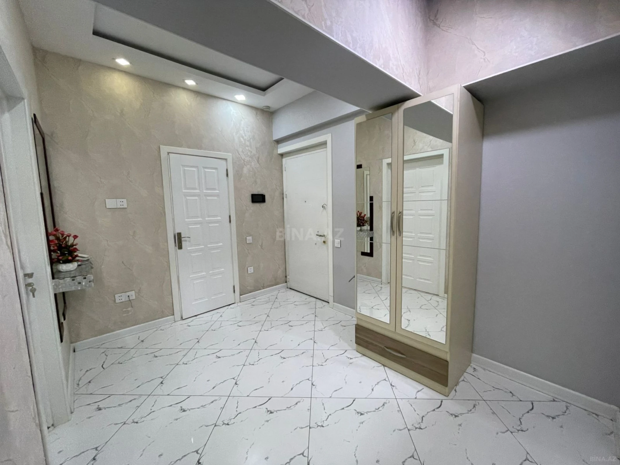 Kirayə verilir 3 otaqlı mənzil 194 m²