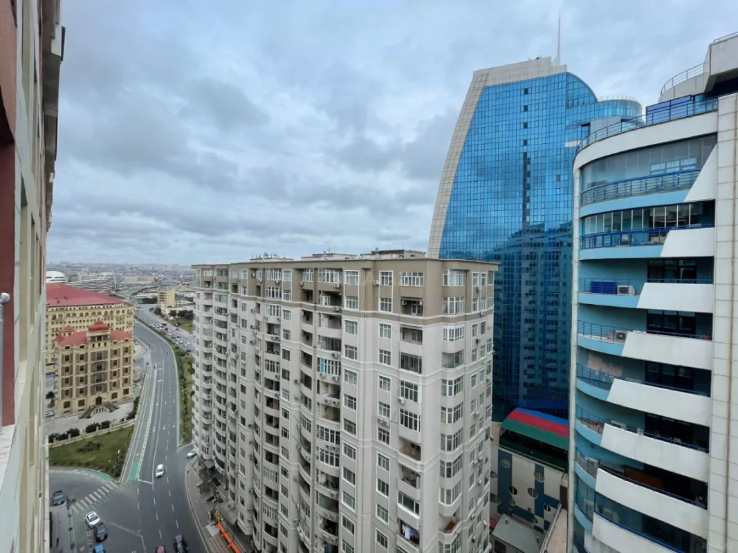 Kirayə verilir 3 otaqlı mənzil 194 m²