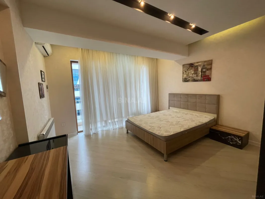 Kirayə verilir 3 otaqlı mənzil 194 m²