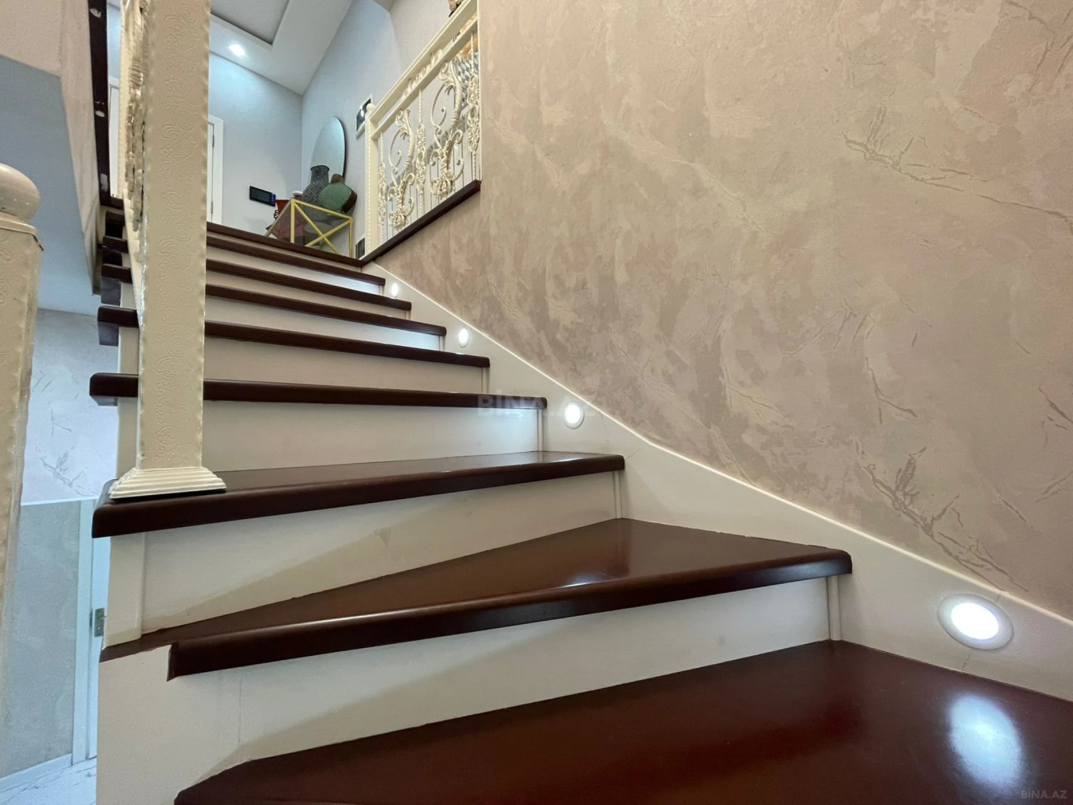 Kirayə verilir 3 otaqlı mənzil 194 m²