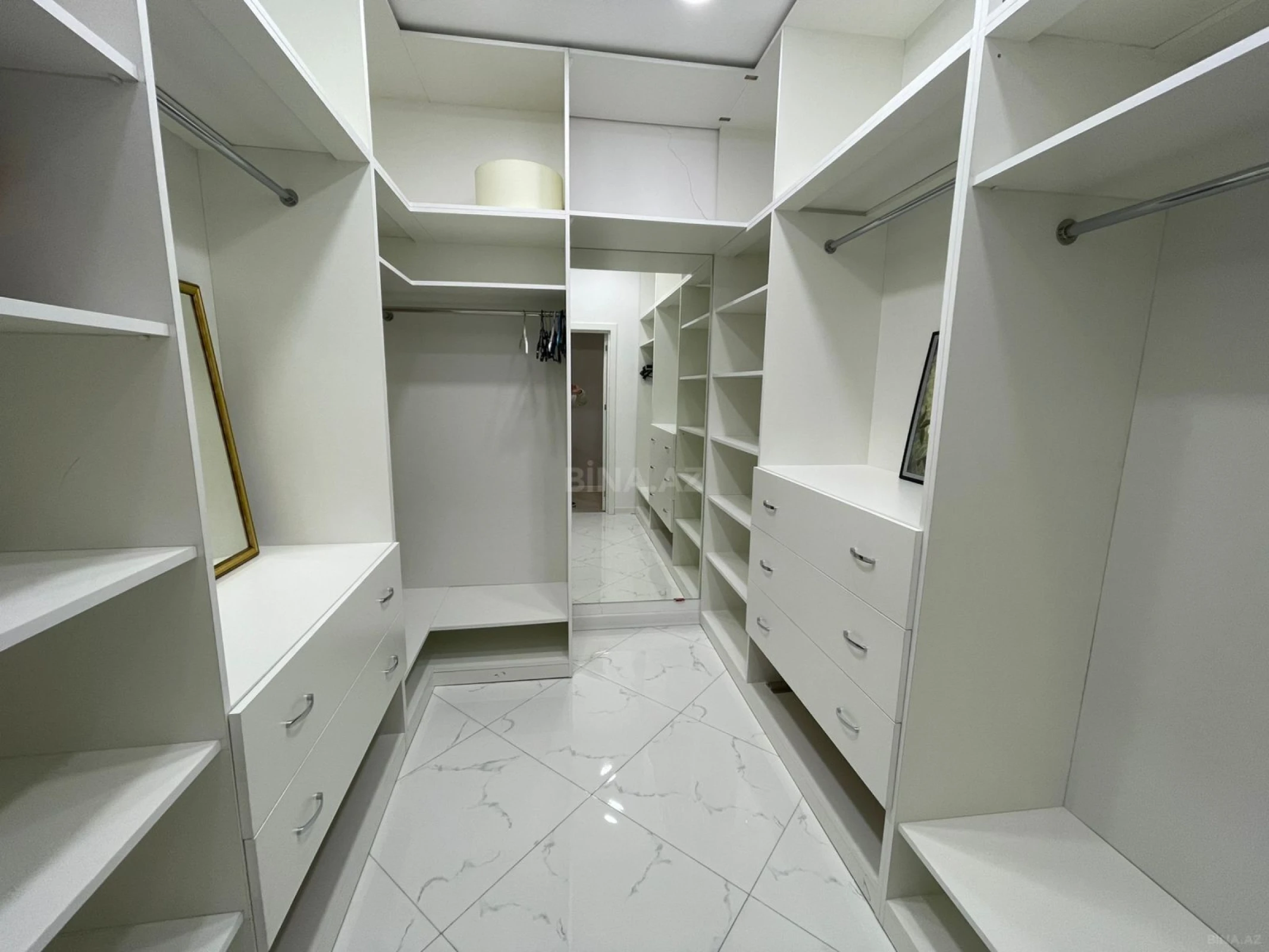 Kirayə verilir 3 otaqlı mənzil 194 m²