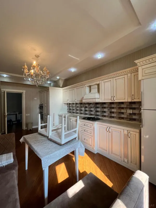 Kirayə verilir 3 otaqlı mənzil 130 m²