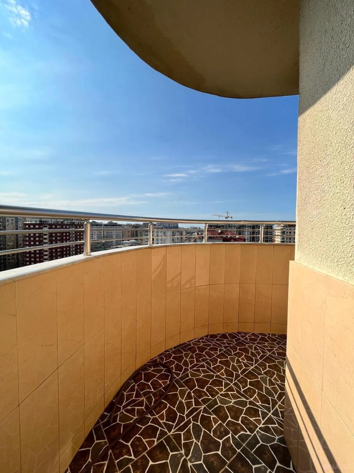 Kirayə verilir 3 otaqlı mənzil 130 m²