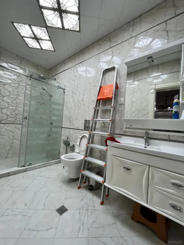 Kirayə verilir 3 otaqlı mənzil 130 m²