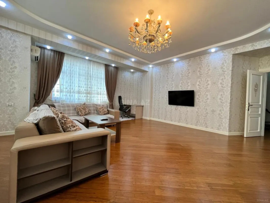 Kirayə verilir 3 otaqlı mənzil 130 m²