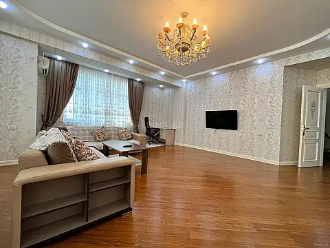 Kirayə verilir 3 otaqlı mənzil 130 m²
