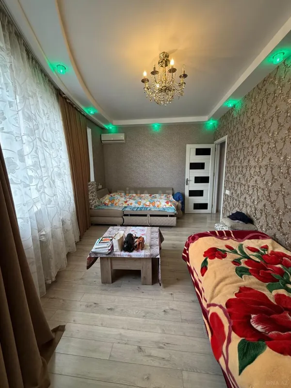 Satılır 2 otaqlı mənzil 70 m²