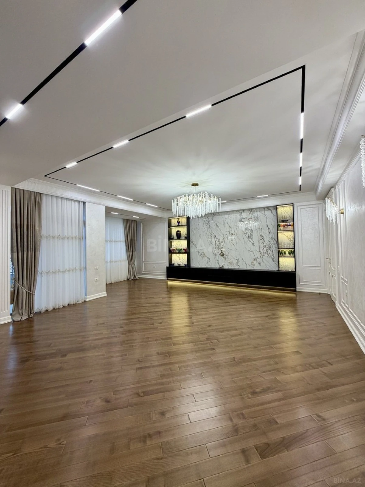 Satılır 4 otaqlı mənzil 185 m²