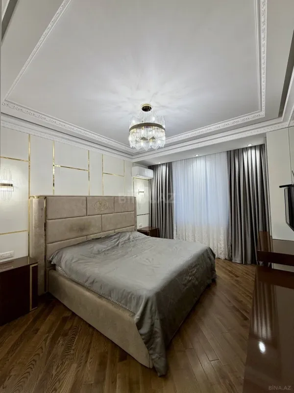 Satılır 4 otaqlı mənzil 185 m²