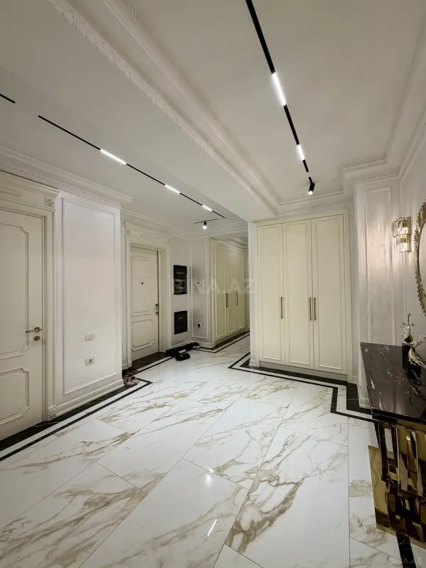 Satılır 4 otaqlı mənzil 185 m²