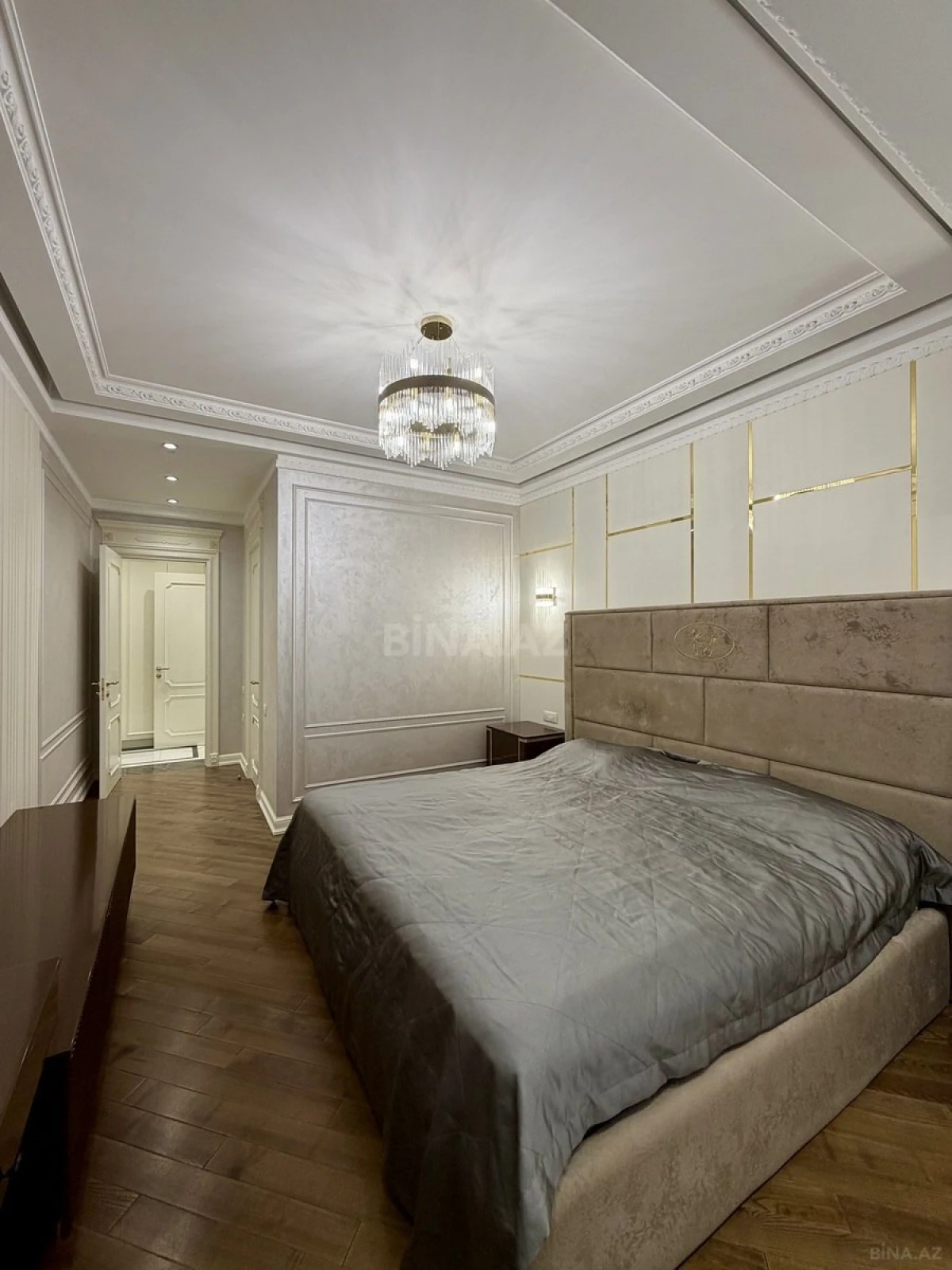 Satılır 4 otaqlı mənzil 185 m²