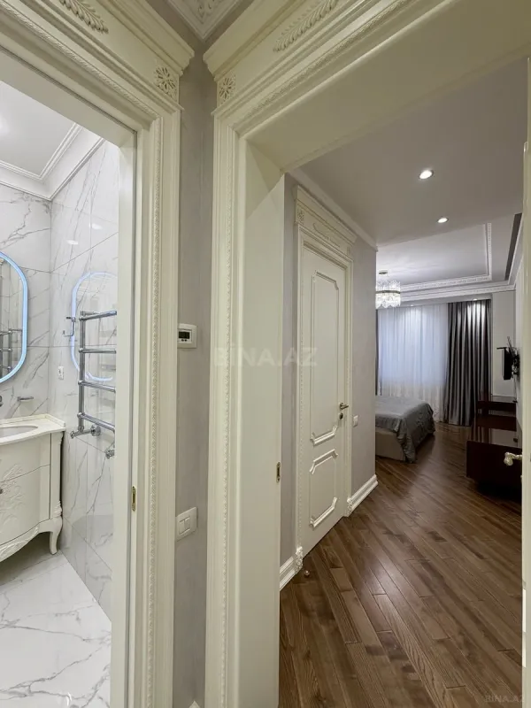 Satılır 4 otaqlı mənzil 185 m²