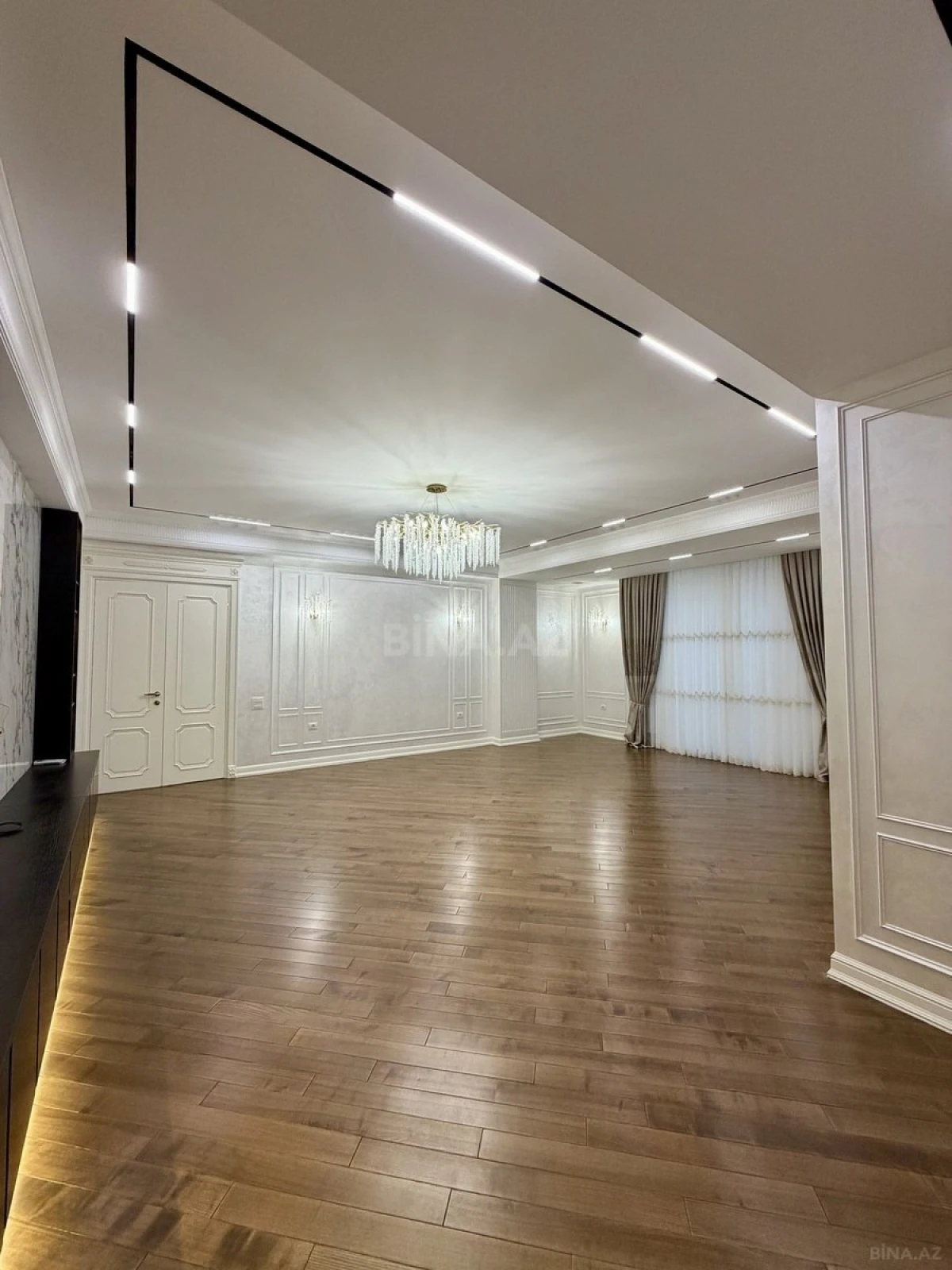 Satılır 4 otaqlı mənzil 185 m²
