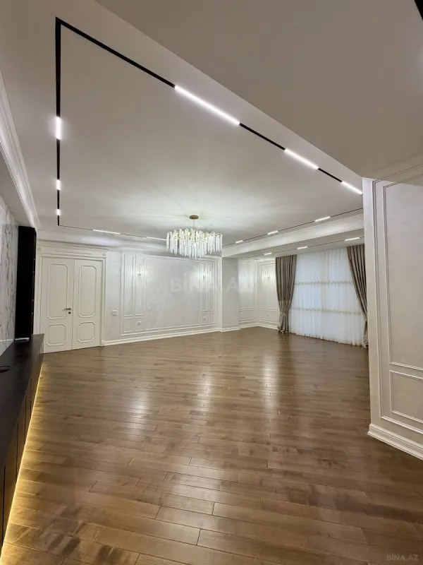 Satılır 4 otaqlı mənzil 185 m²