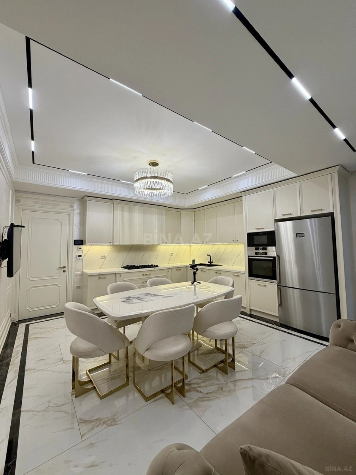 Satılır 4 otaqlı mənzil 185 m²