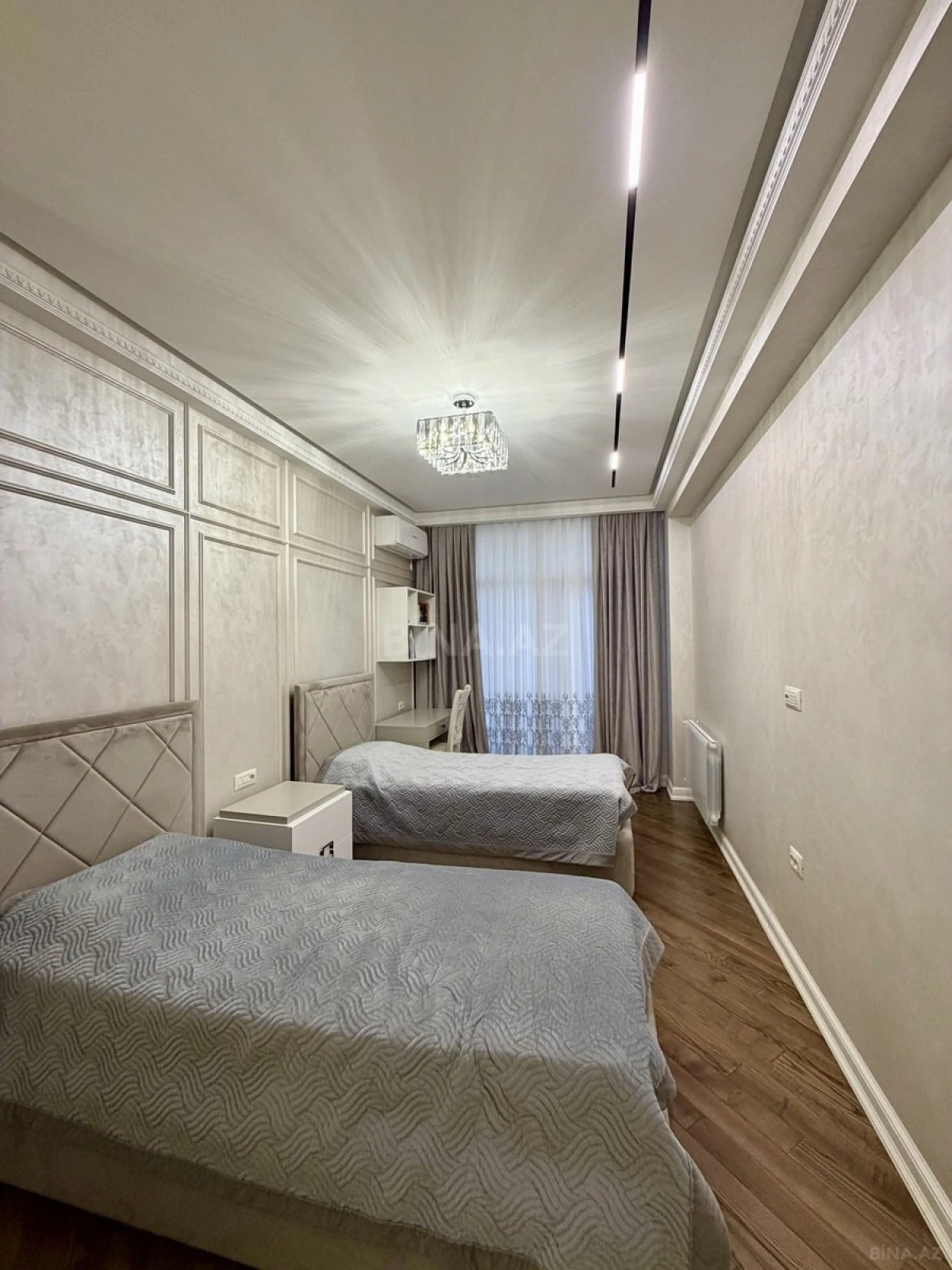 Satılır 4 otaqlı mənzil 185 m²