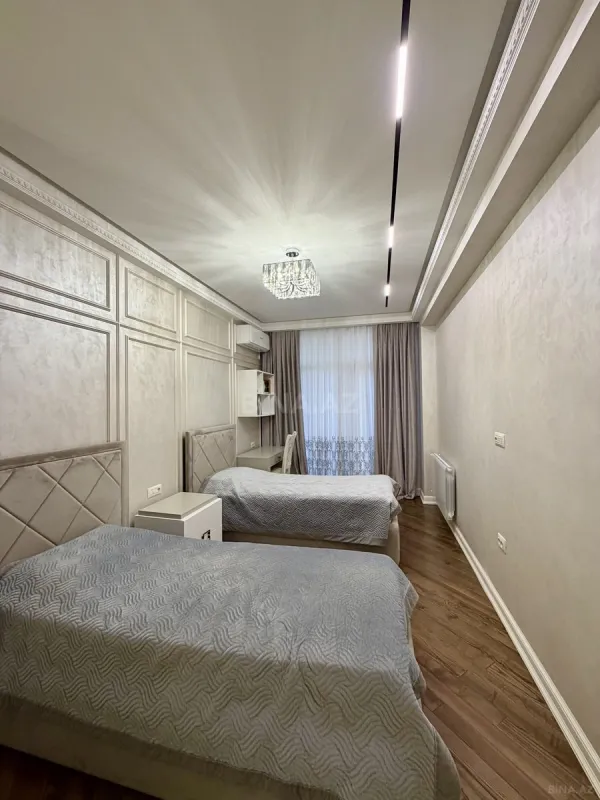 Satılır 4 otaqlı mənzil 185 m²