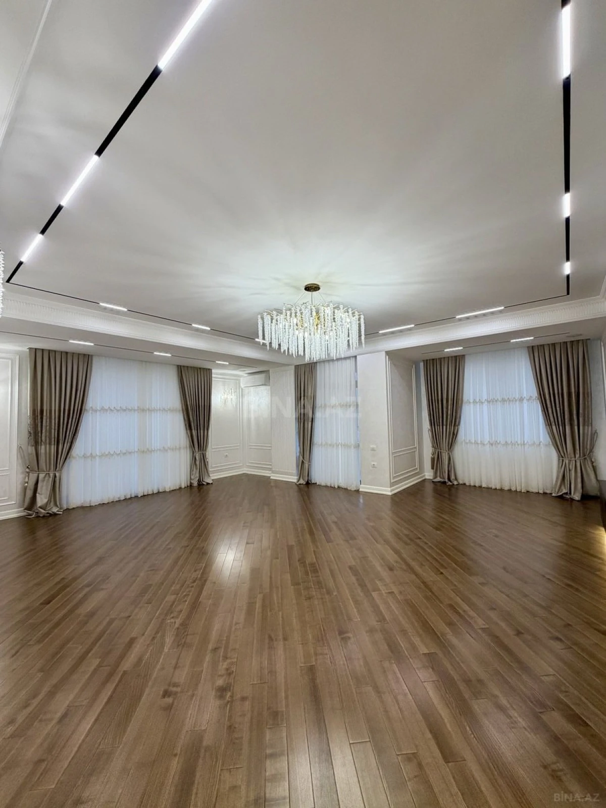 Satılır 4 otaqlı mənzil 185 m²