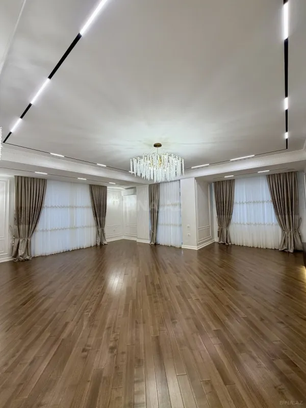 Satılır 4 otaqlı mənzil 185 m²