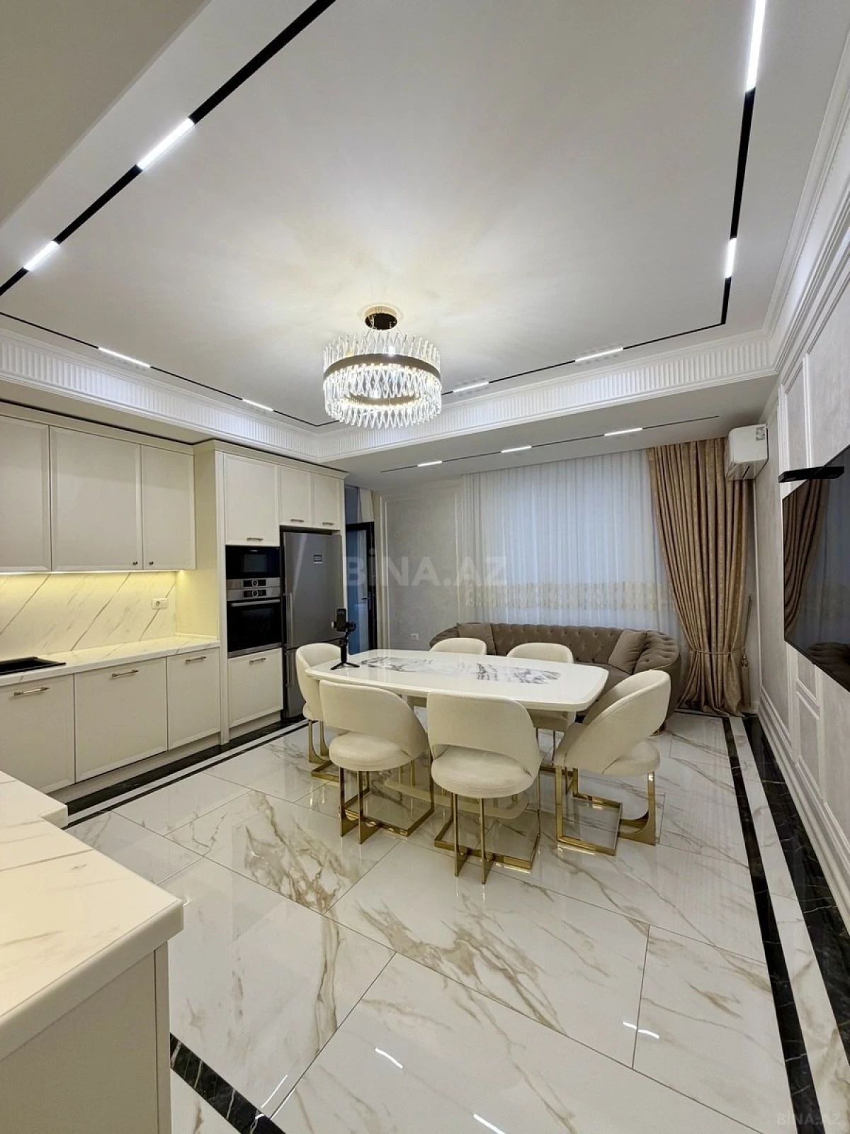 Satılır 4 otaqlı mənzil 185 m²