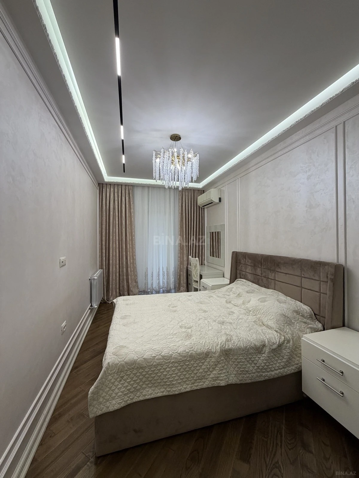 Satılır 4 otaqlı mənzil 185 m²