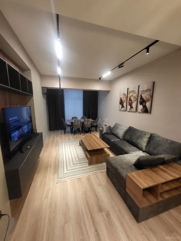 Kirayə verilir 2 otaqlı mənzil 75 m²