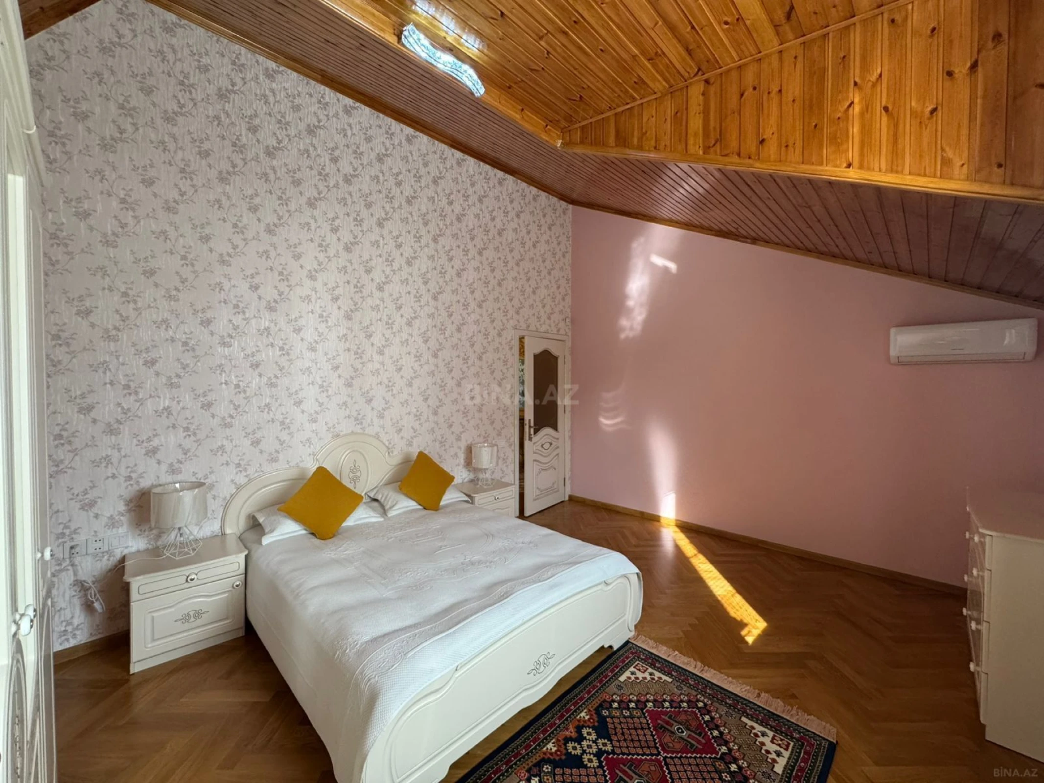 Satılır 5 otaqlı həyət evi 300 m²