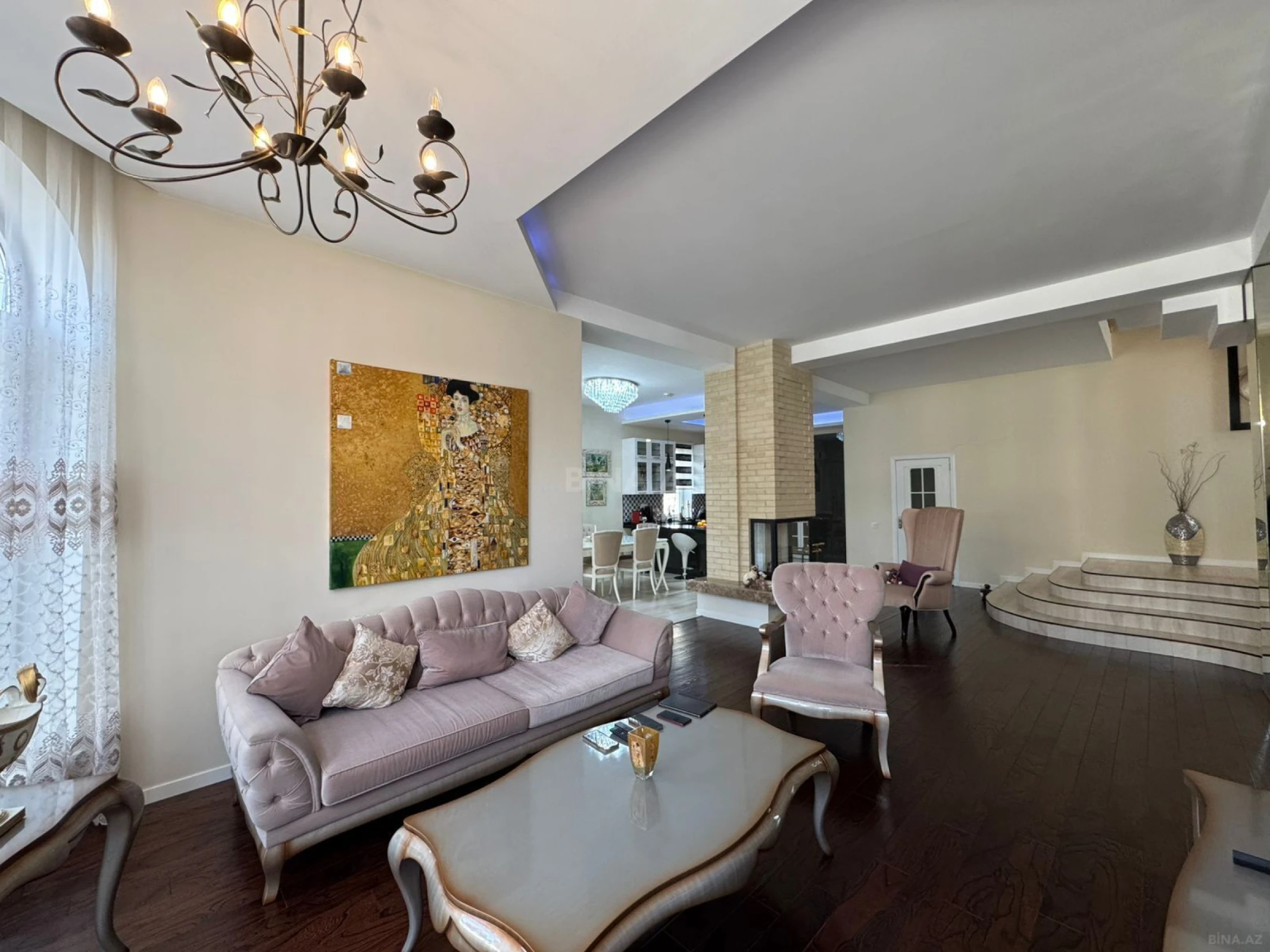 Satılır 5 otaqlı həyət evi 300 m²