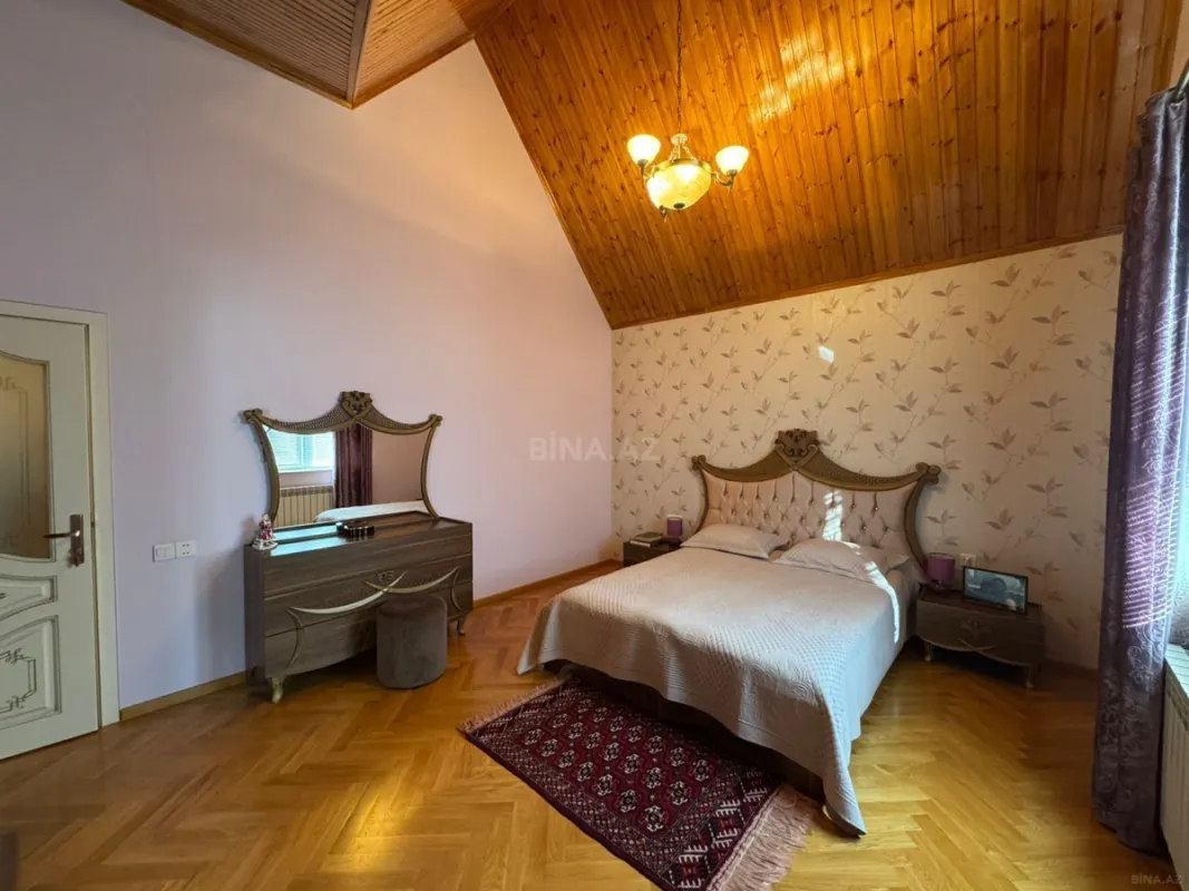 Satılır 5 otaqlı həyət evi 300 m²