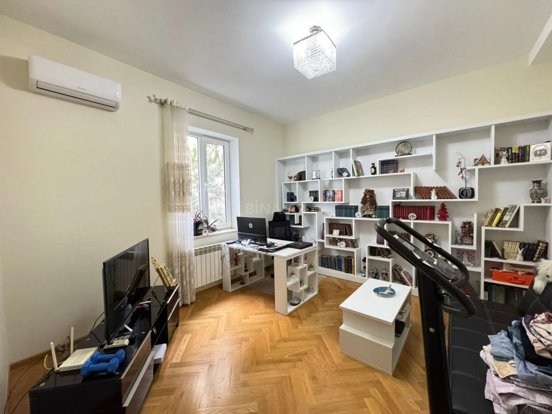 Satılır 5 otaqlı həyət evi 300 m²